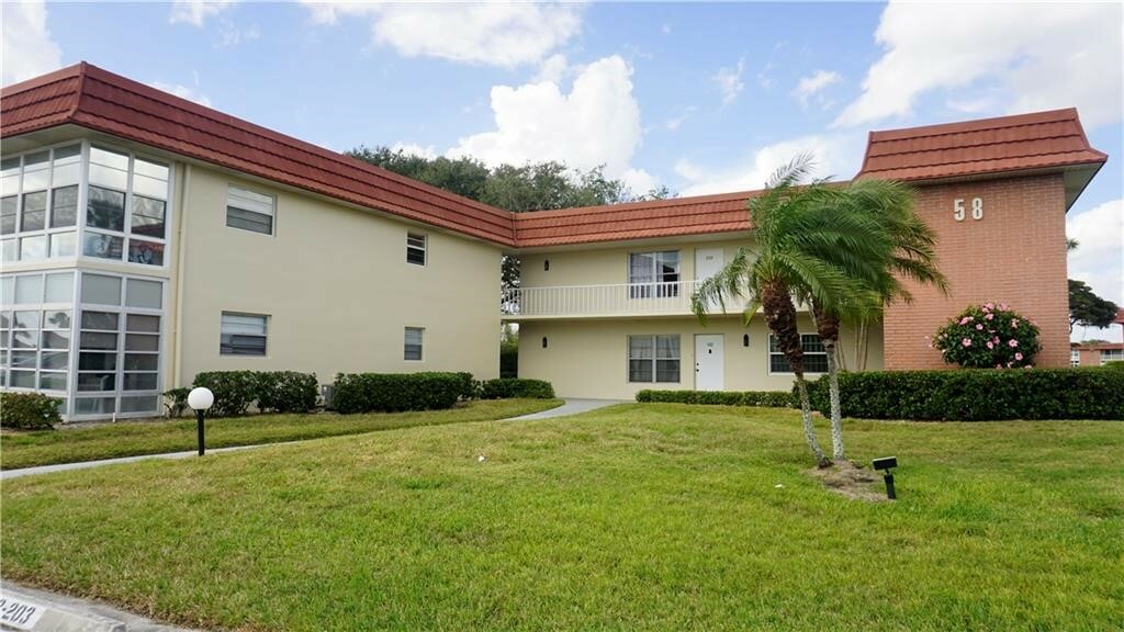 Property Photo:  58 Woodland Drive 206  FL 32962 