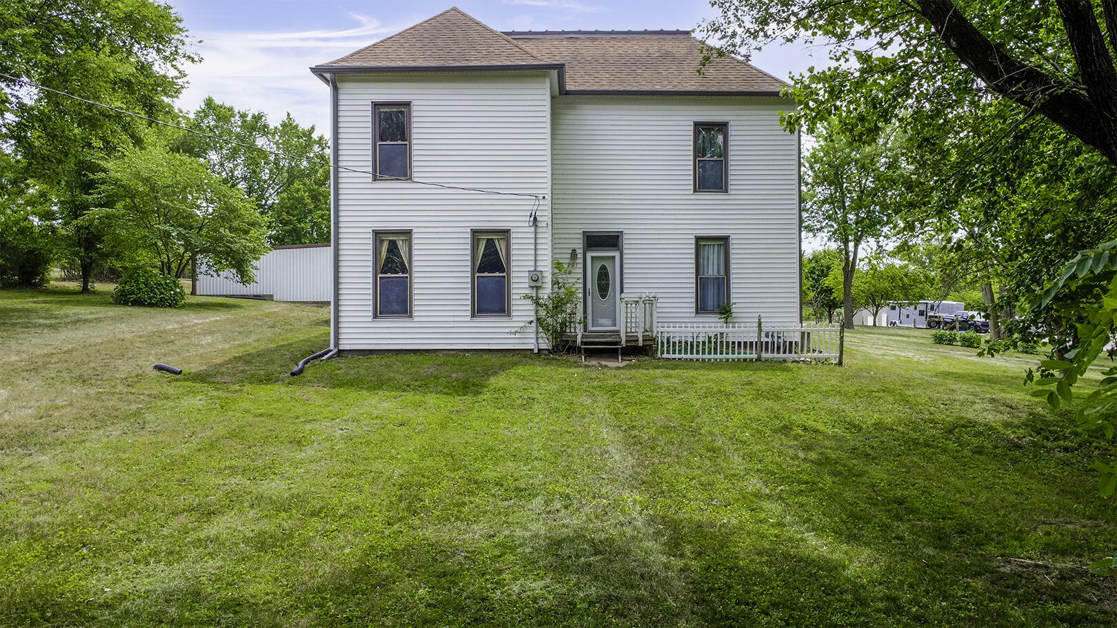 Property Photo:  201 Leonard Ave  MO 65248 