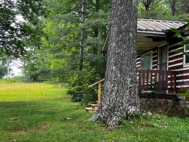 Property Photo:  2742 Mooneyham Lonewood Rd  TN 38585 