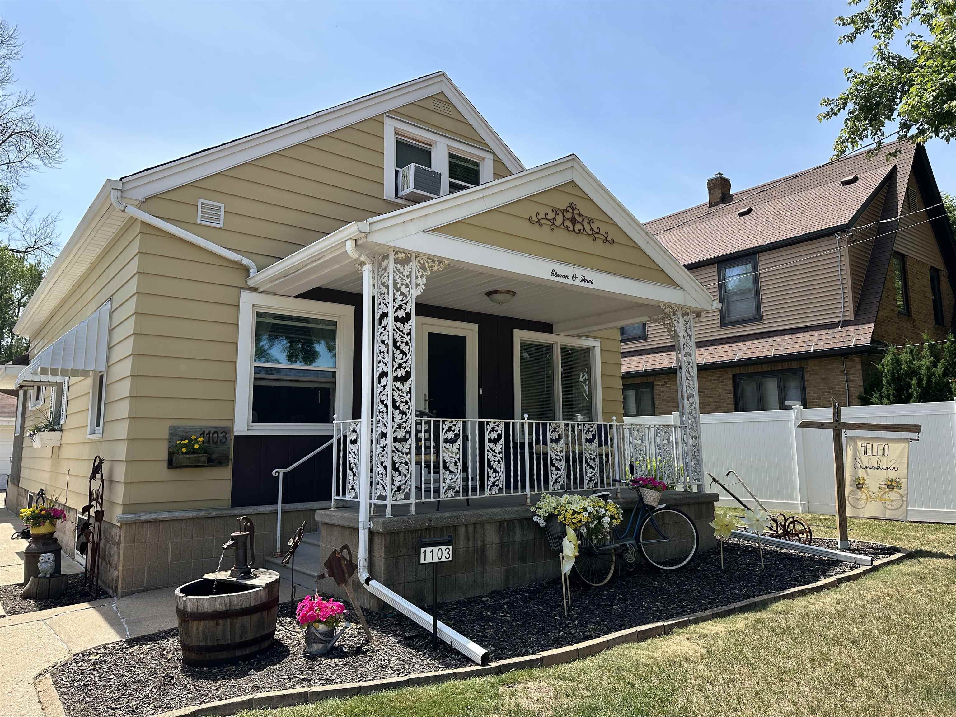 Property Photo: 1103 W Winnebago Street WI 54914