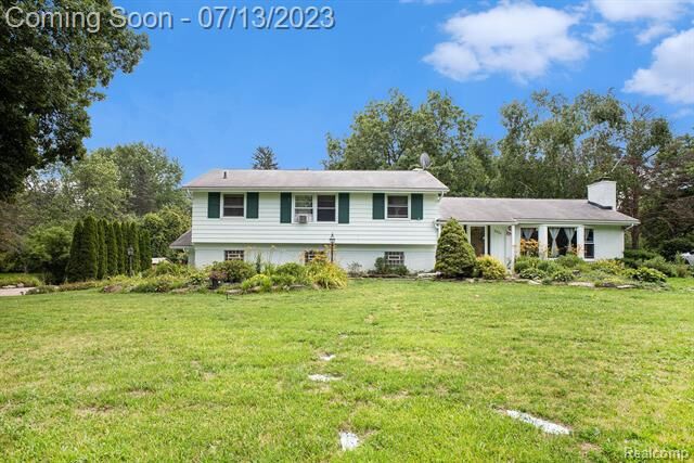 Property Photo: 3931 Stonecrest Road MI 48322