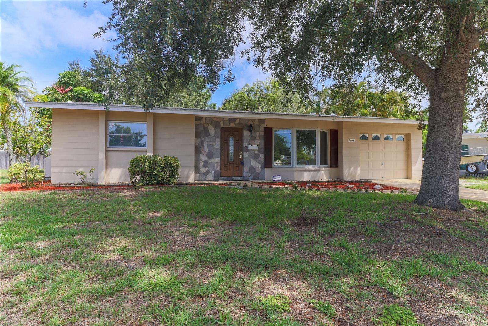 Property Photo:  3106 Southern Parkway W  FL 34205 