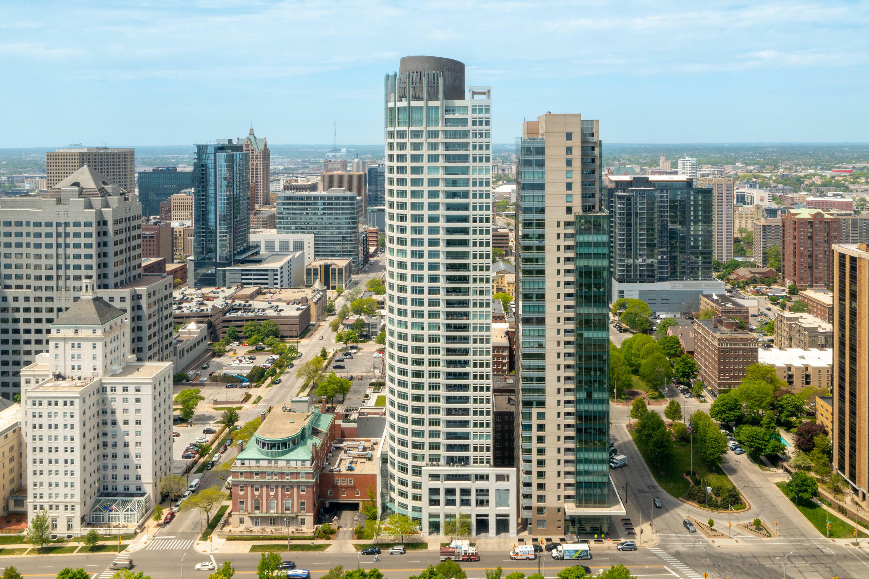 825 N Prospect Ave 902  Milwaukee WI 53202 photo