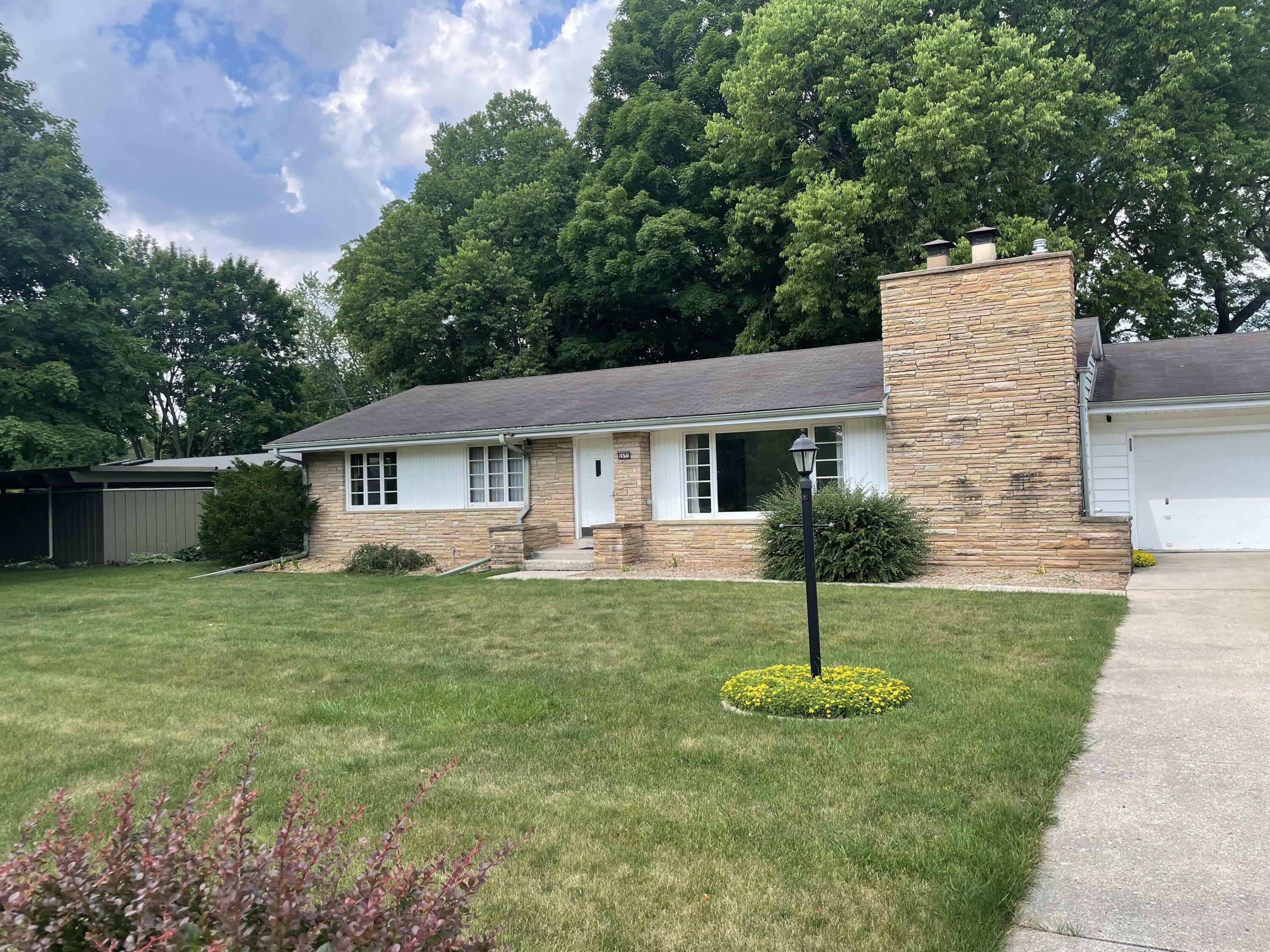 Property Photo: 8695 N Regent Rd WI 53217