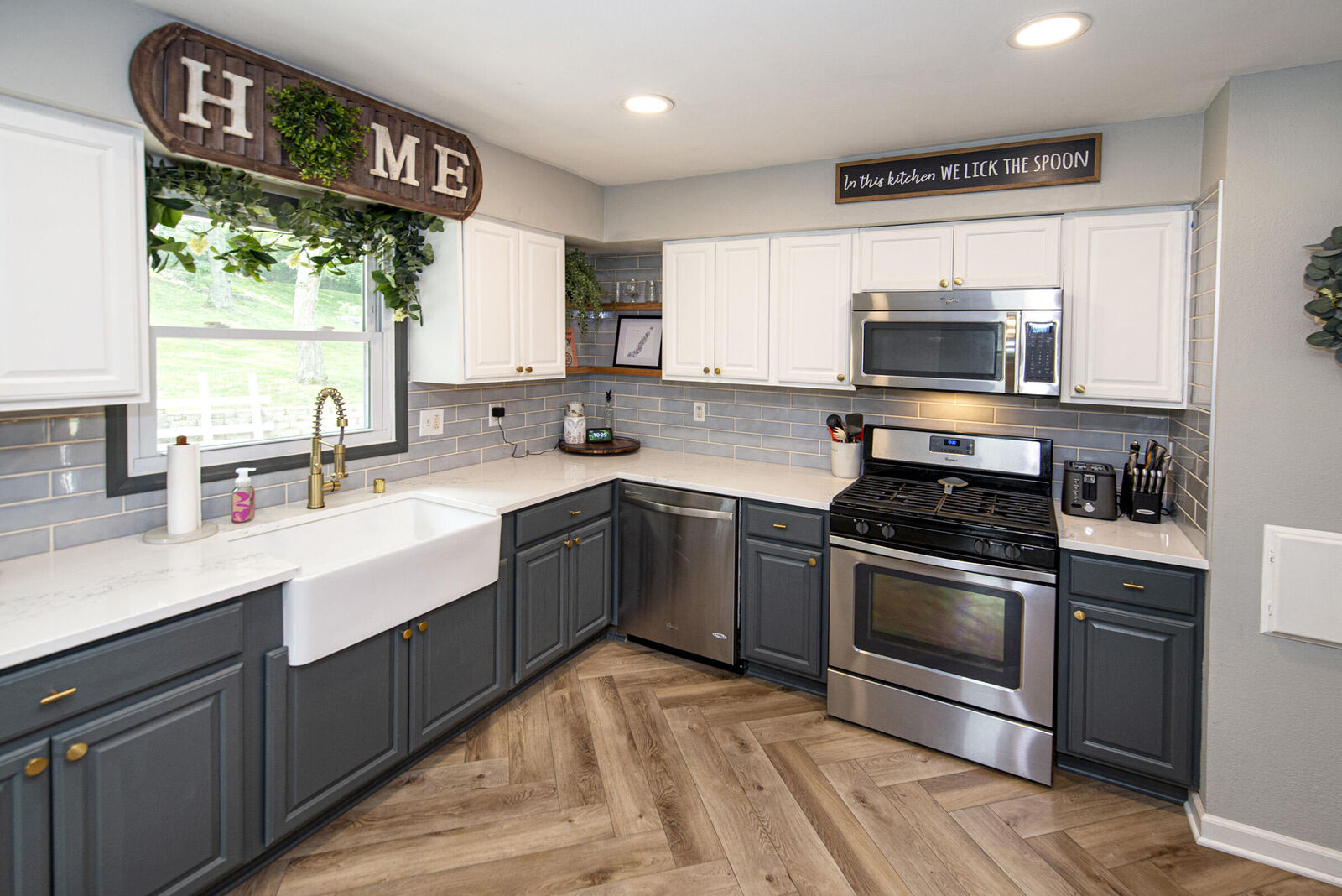 Property Photo: 653 Coventry Ln WI 53029