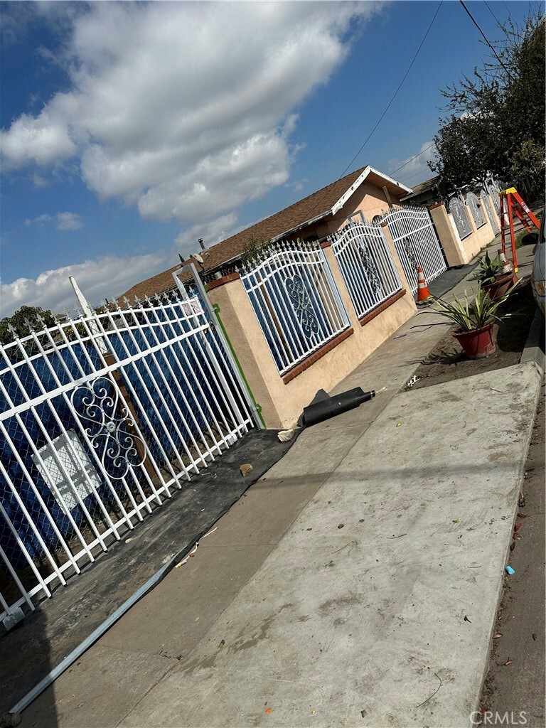 Property Photo:  661 W 65th Street  CA 90044 