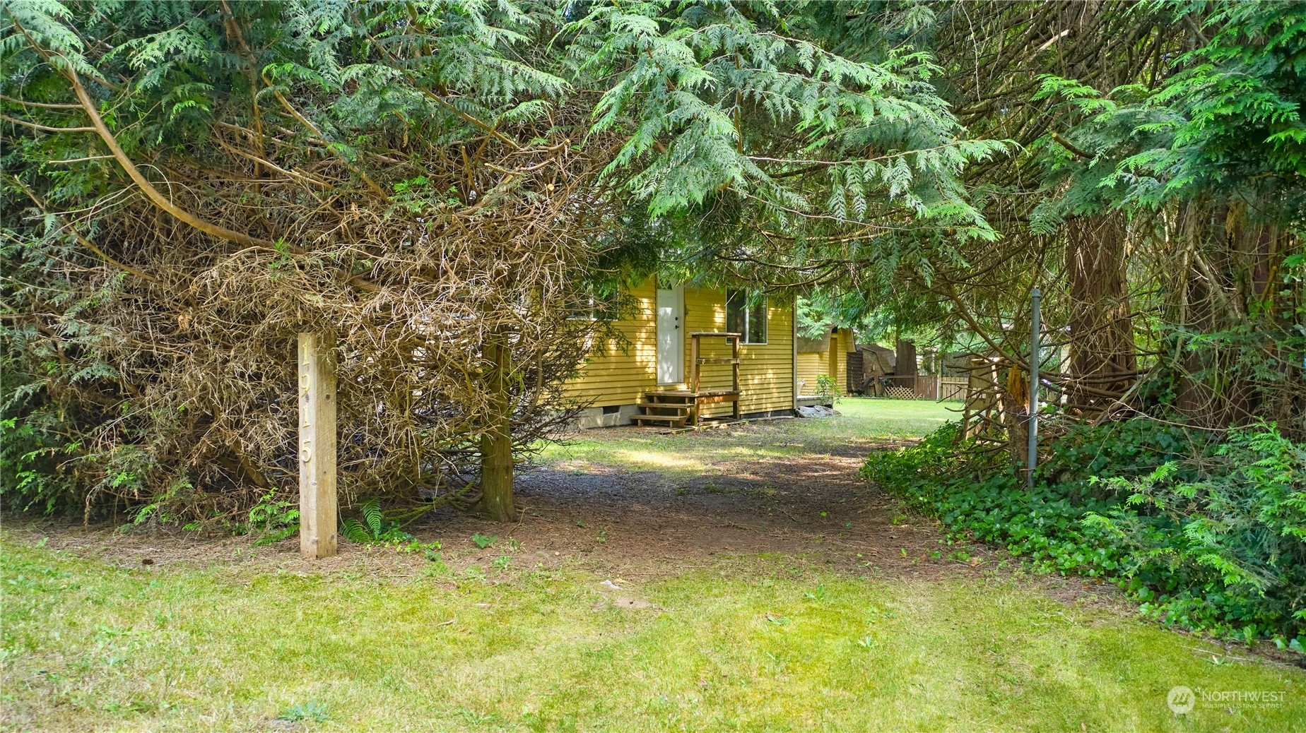 Property Photo: 1915 N Cedar Park Drive WA 98281
