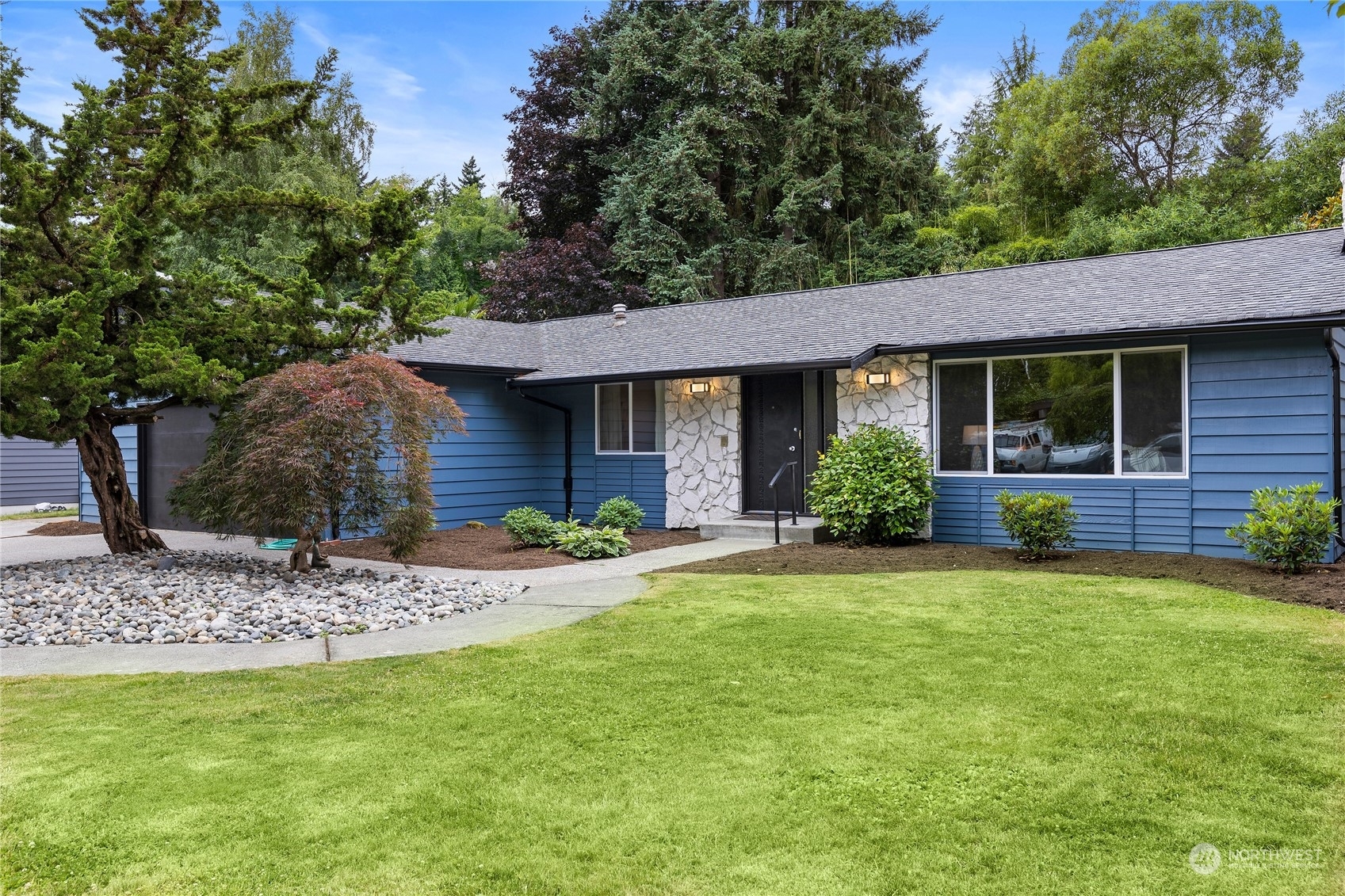 Property Photo:  9827 44th Avenue NE  WA 98115 