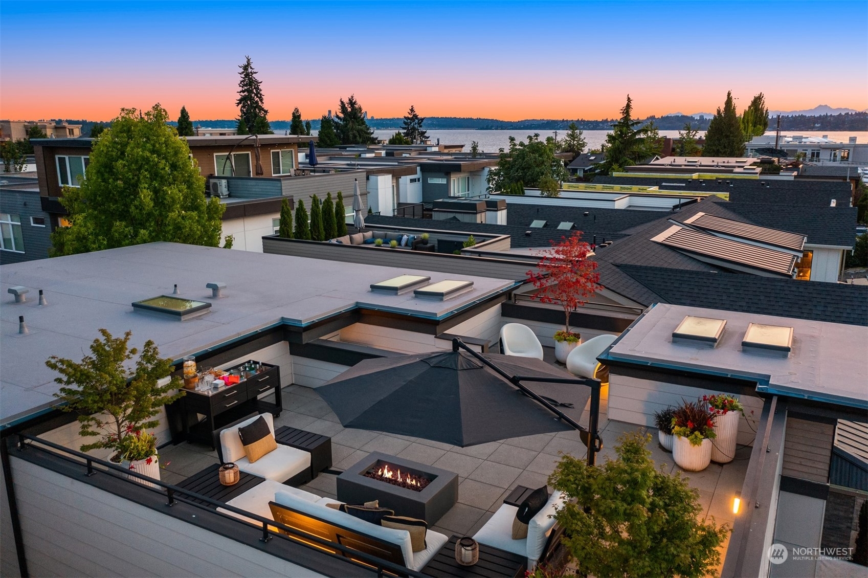 Property Photo:  231 3rd Avenue S  WA 98033 