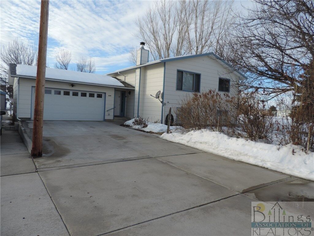 Property Photo: 1604 S 48th Street W MT 59106