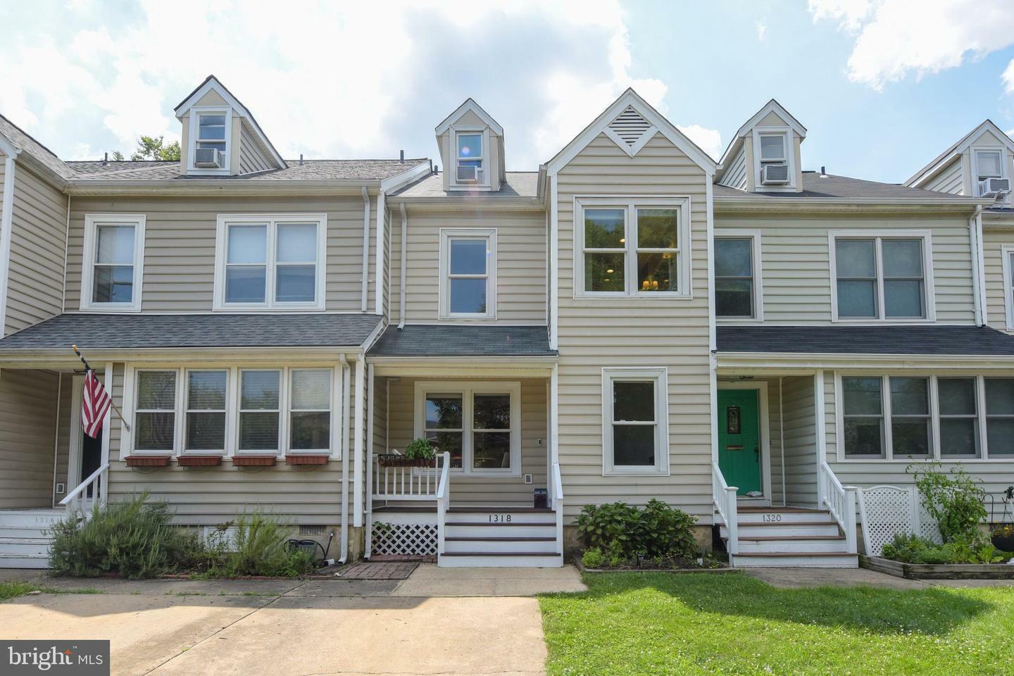 Property Photo:  1318 Dewitt Avenue  VA 22301 