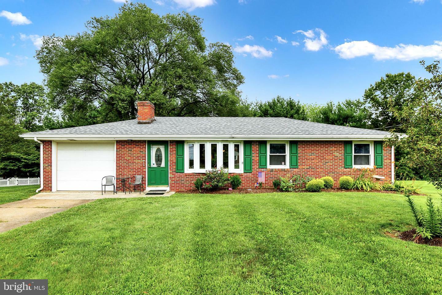 Property Photo: 4 Hillcrest Road PA 17025