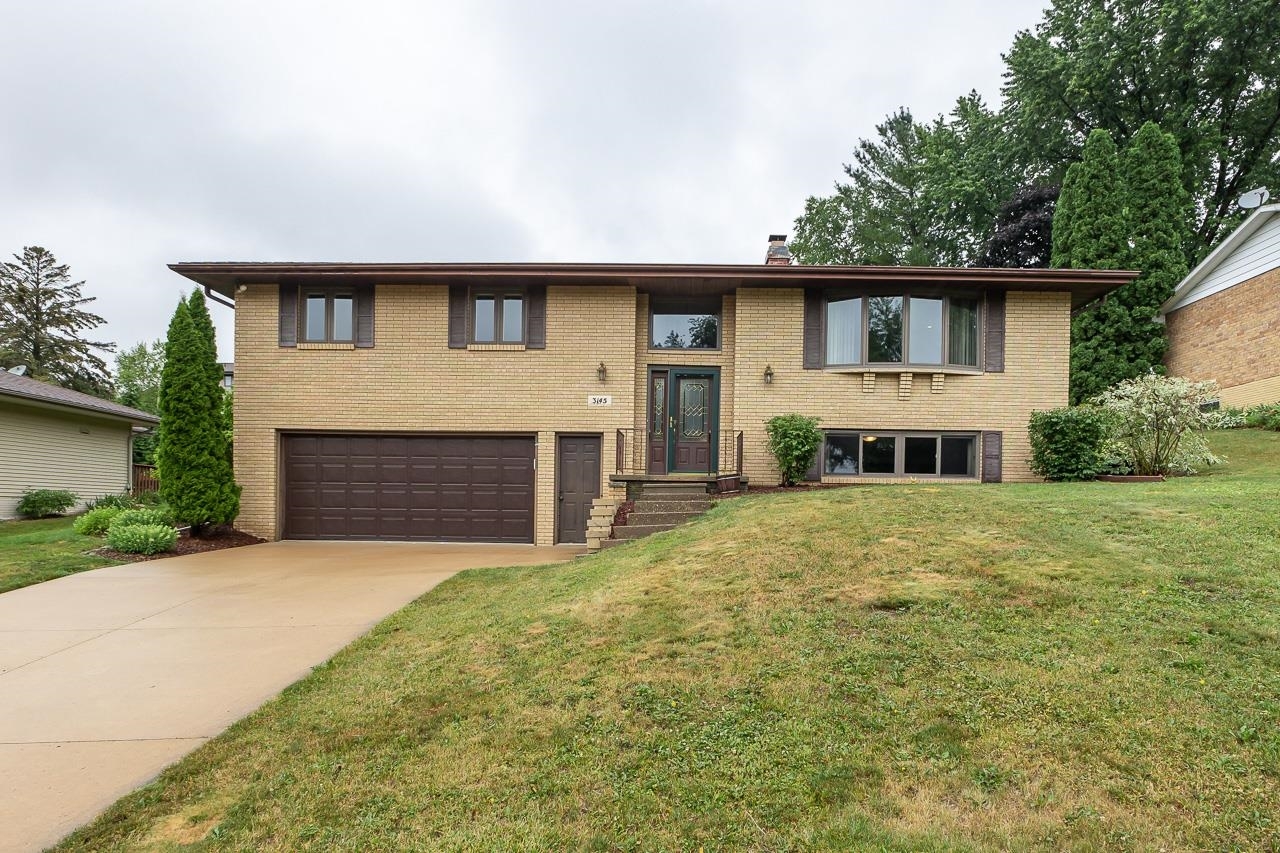 Property Photo:  3145 Spring Valley Drive  IA 52001 