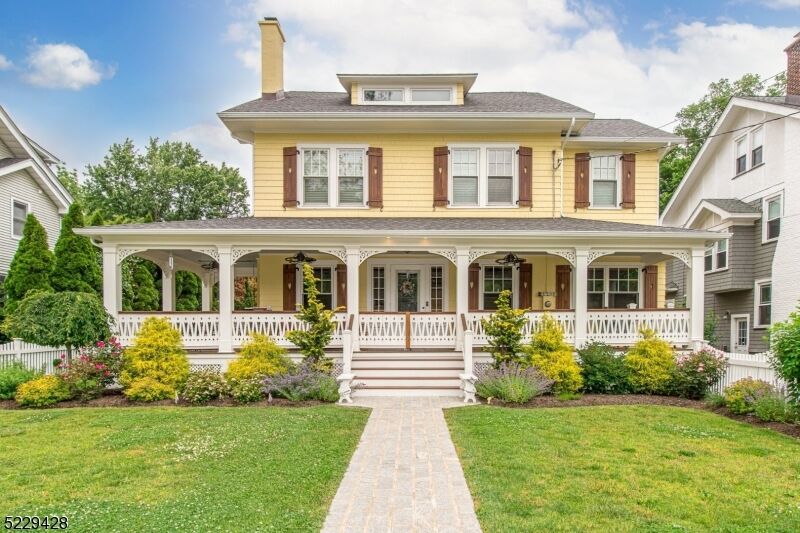 Property Photo:  220 N Euclid Ave  NJ 07090 