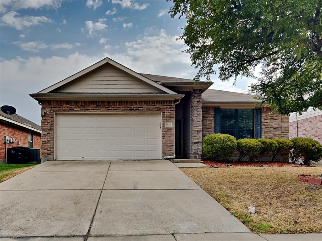 Property Photo:  10709 Lipan Trail  TX 76108 