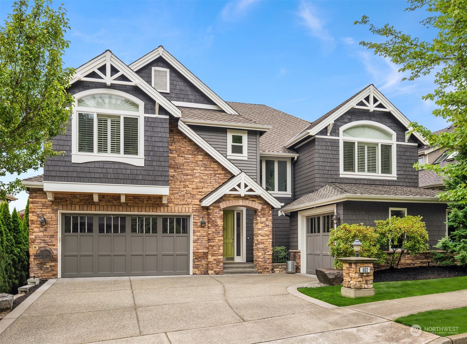 Property Photo:  602 Saddleback Loop Way NW  WA 98027 