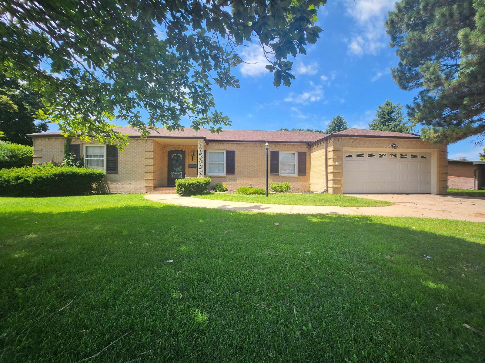 Property Photo:  220 E Circle Drive  NE 69101 