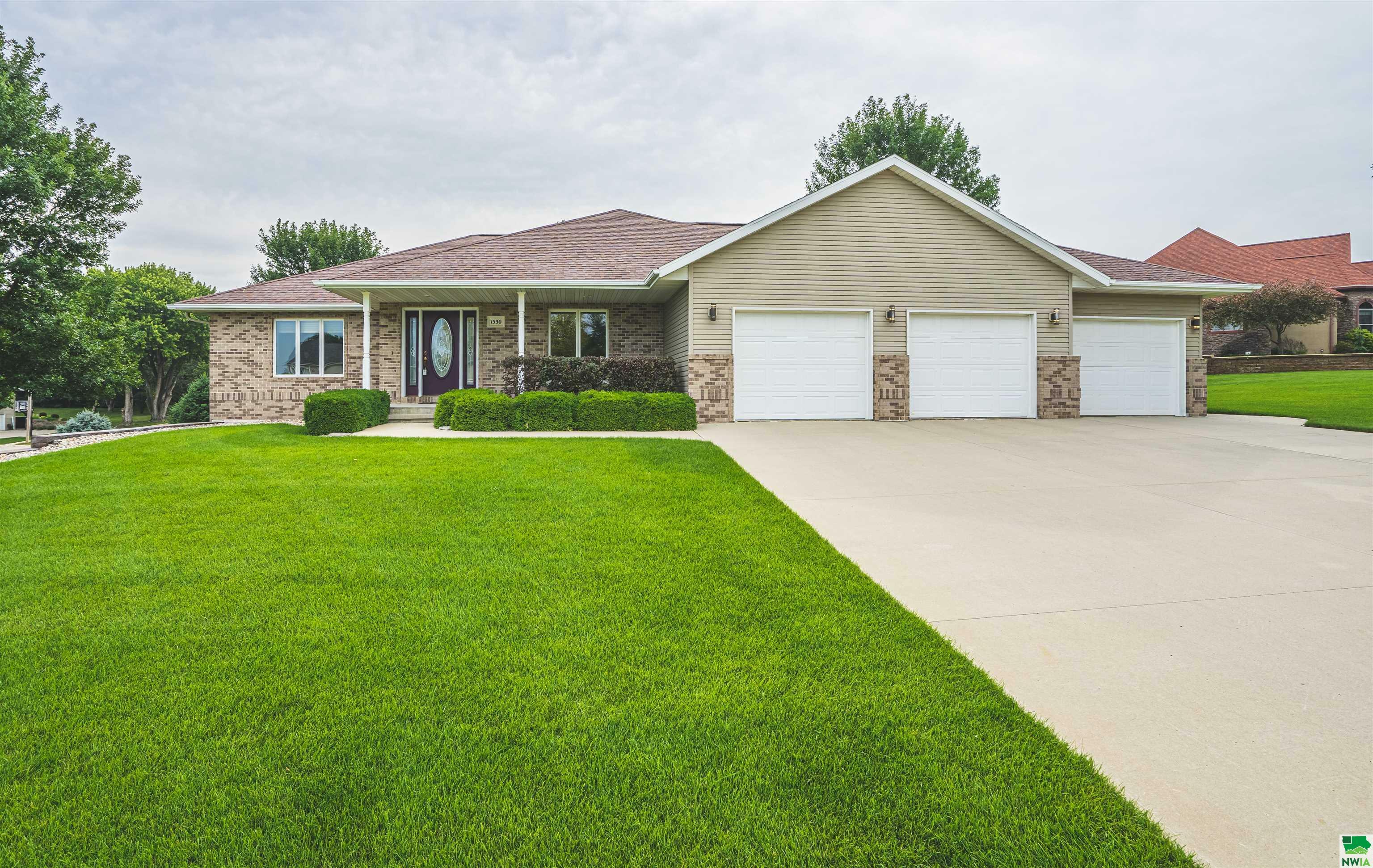 Property Photo:  1530 3rd Ave SW  IA 51031 