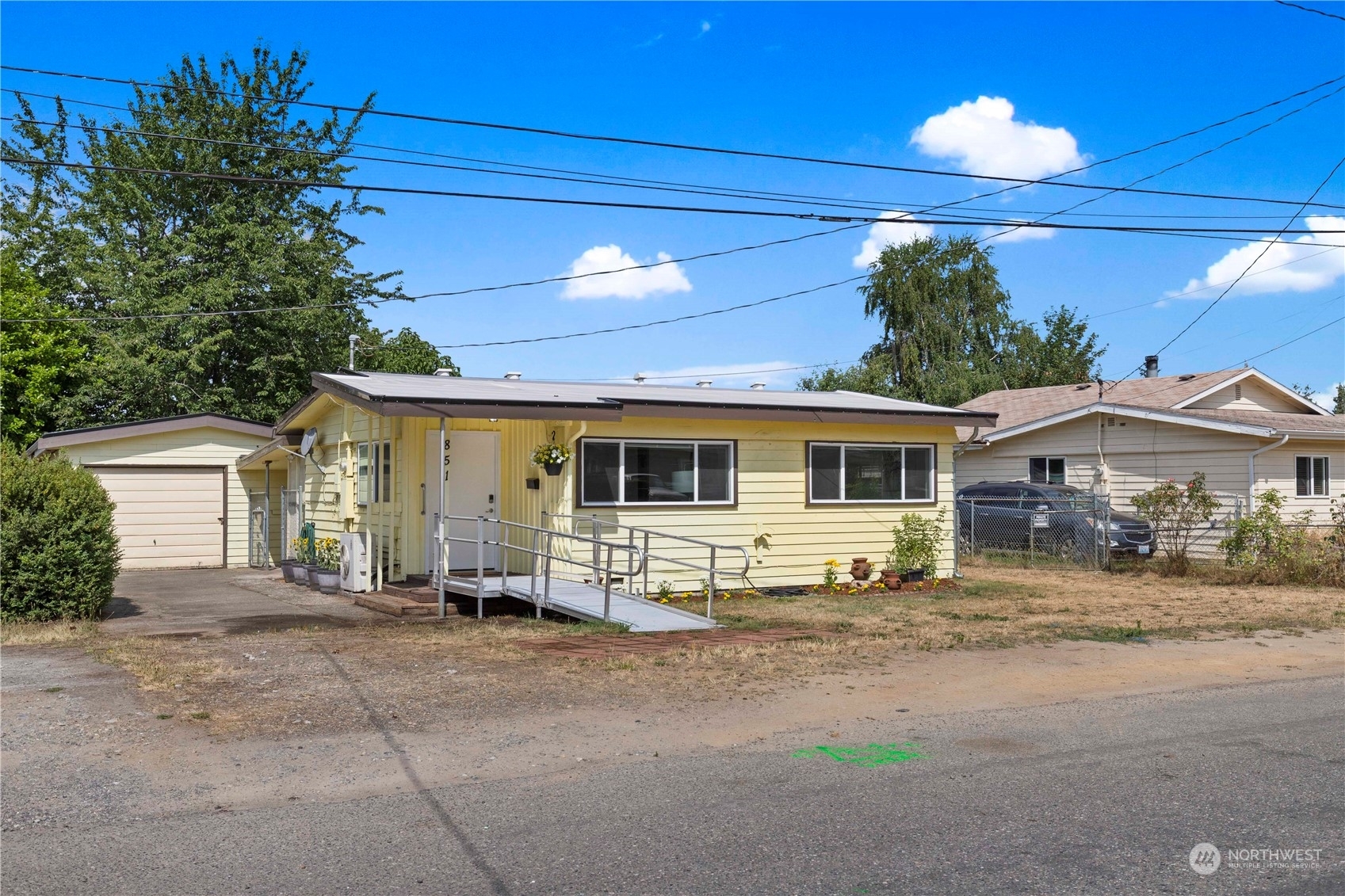 Property Photo:  851 Dayton Avenue NE  WA 98056 