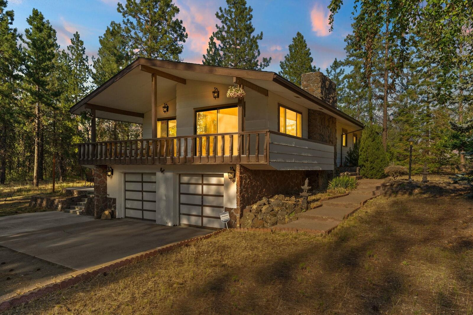 Property Photo: 21324 W Sunwest Ave WA 99022