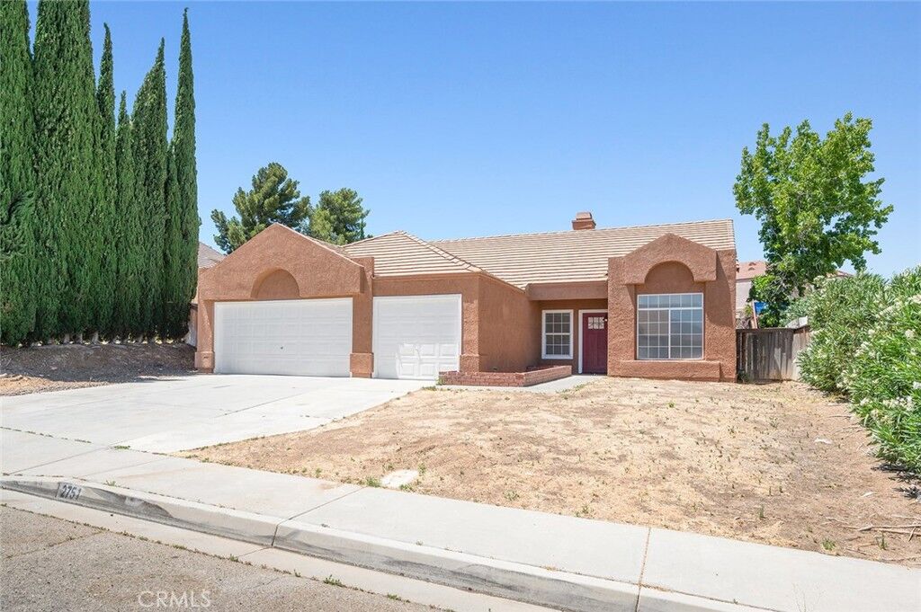Property Photo:  2751 Edgewood Court  CA 93551 