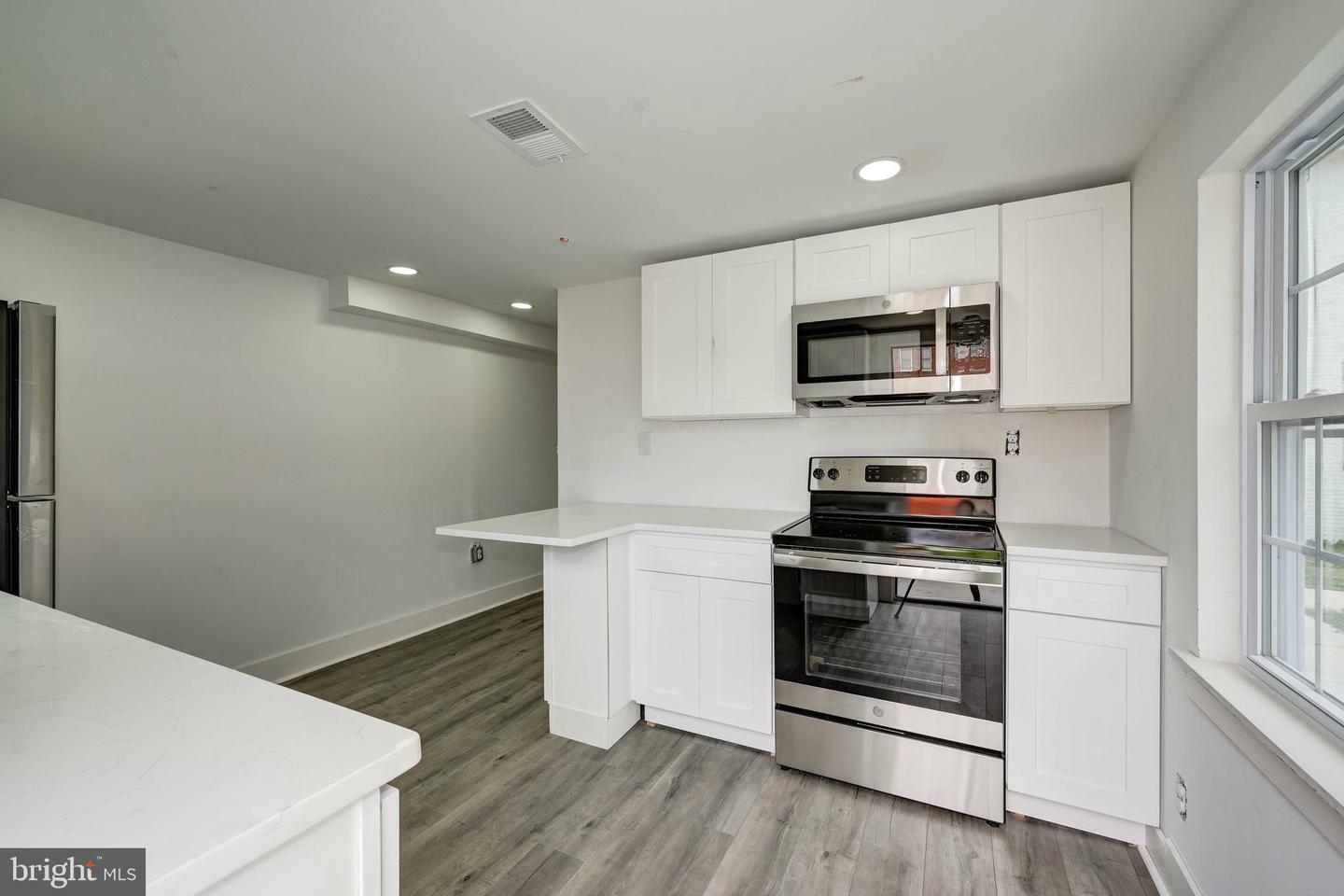 Property Photo: 211 E Union Street 6 NJ 08016