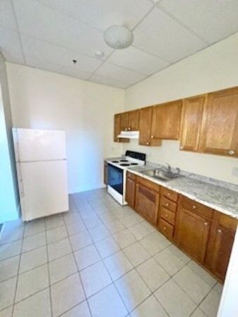 Property Photo:  11 Lawrence St 810  MA 01840 