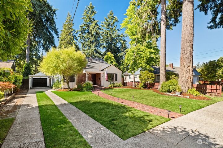 Property Photo:  518 Summit Avenue  WA 98466 