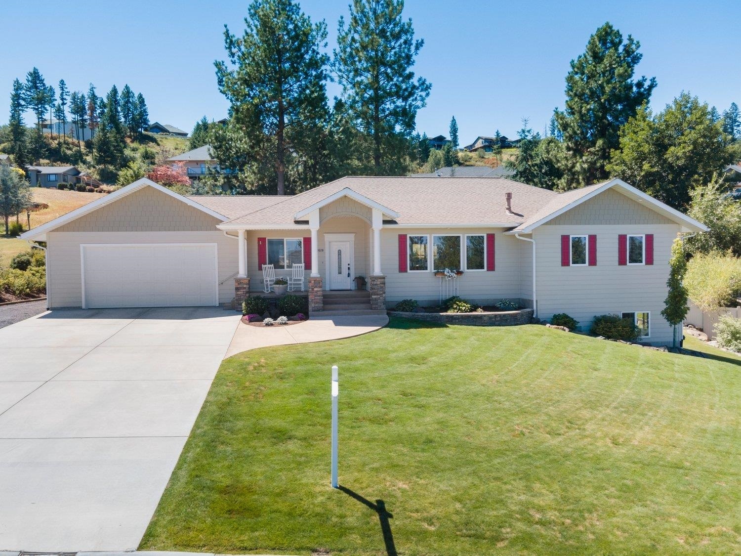 Property Photo: 10529 N Edna Ln WA 99218