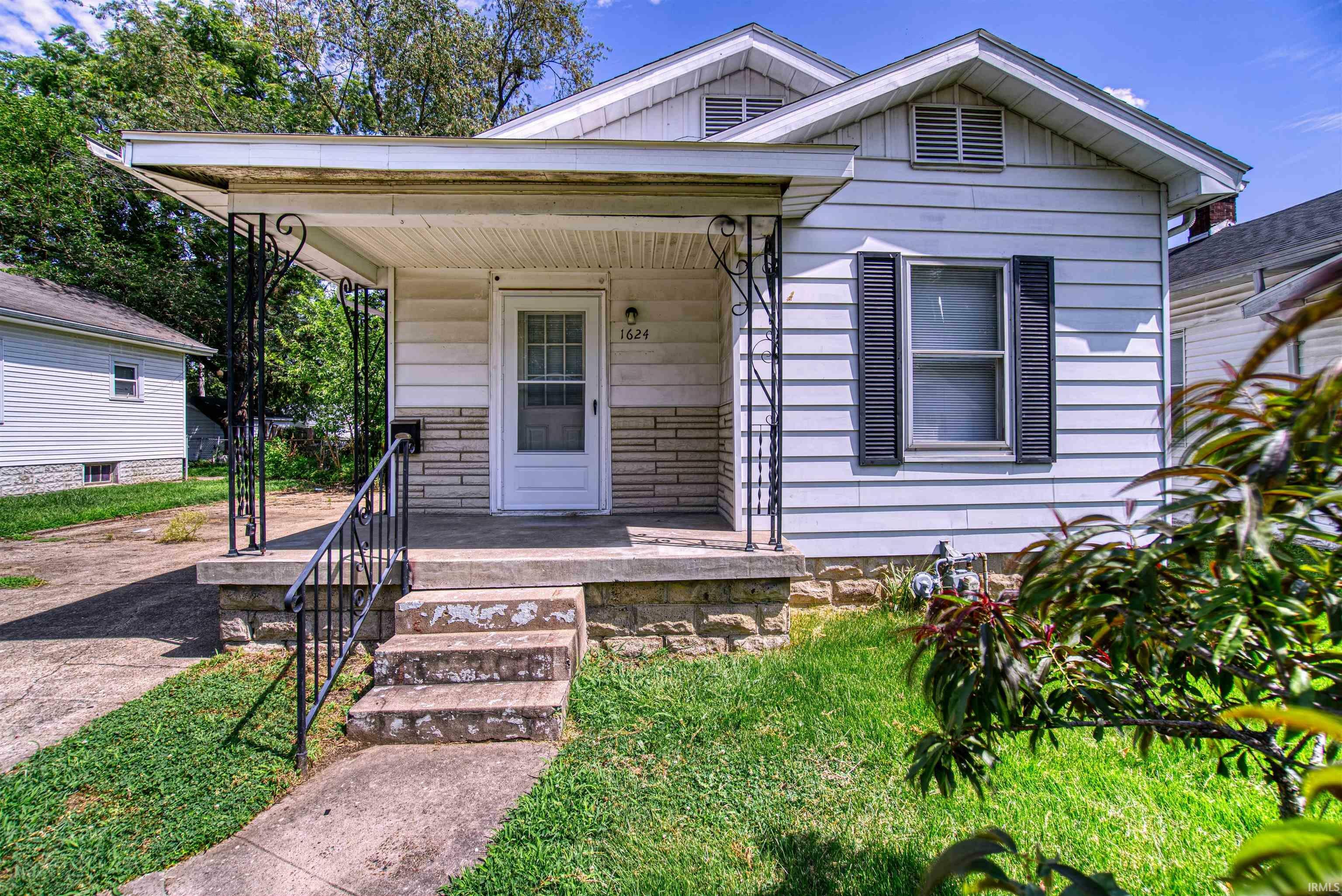 Property Photo:  1624 E Indiana Street  IN 47711 