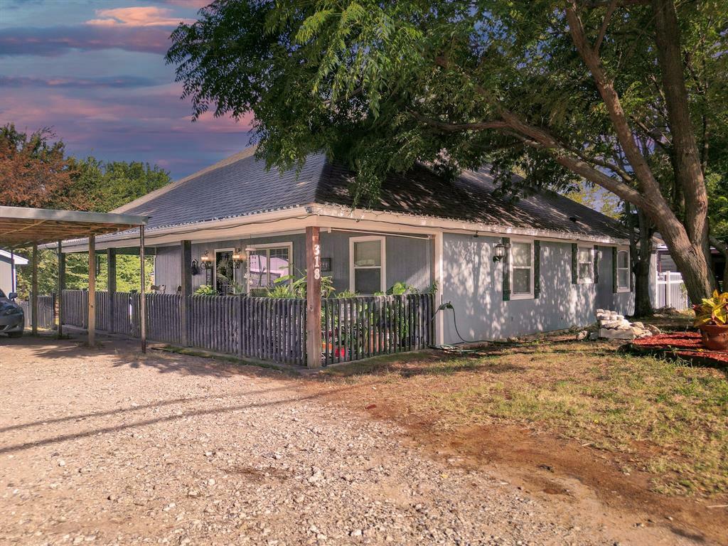 Property Photo:  318 Center Lane  TX 76140 