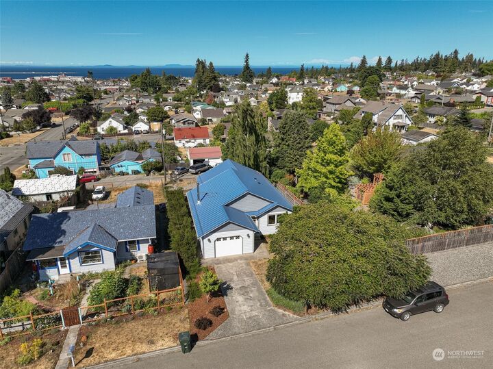 Property Photo:  1111 E Sixth Street  WA 98362 