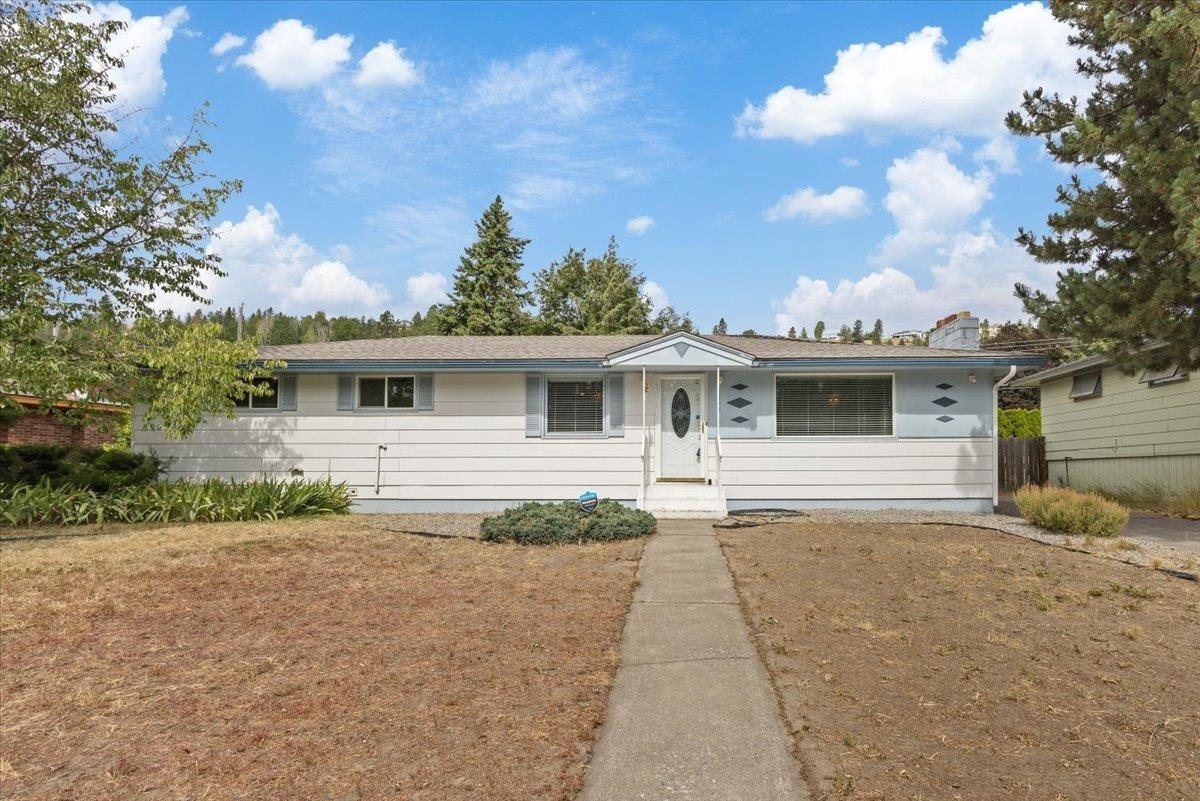 Property Photo: 8309 N Country Homes Blvd WA 99208