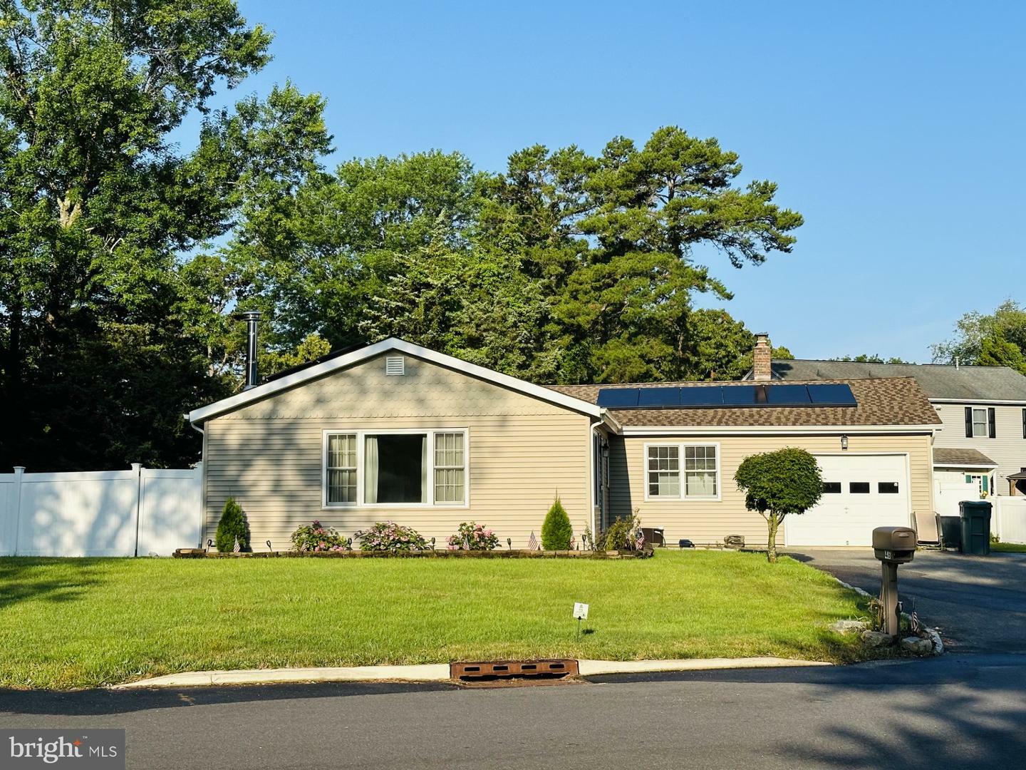 Property Photo:  46 Tradewinds Drive  NJ 08087 