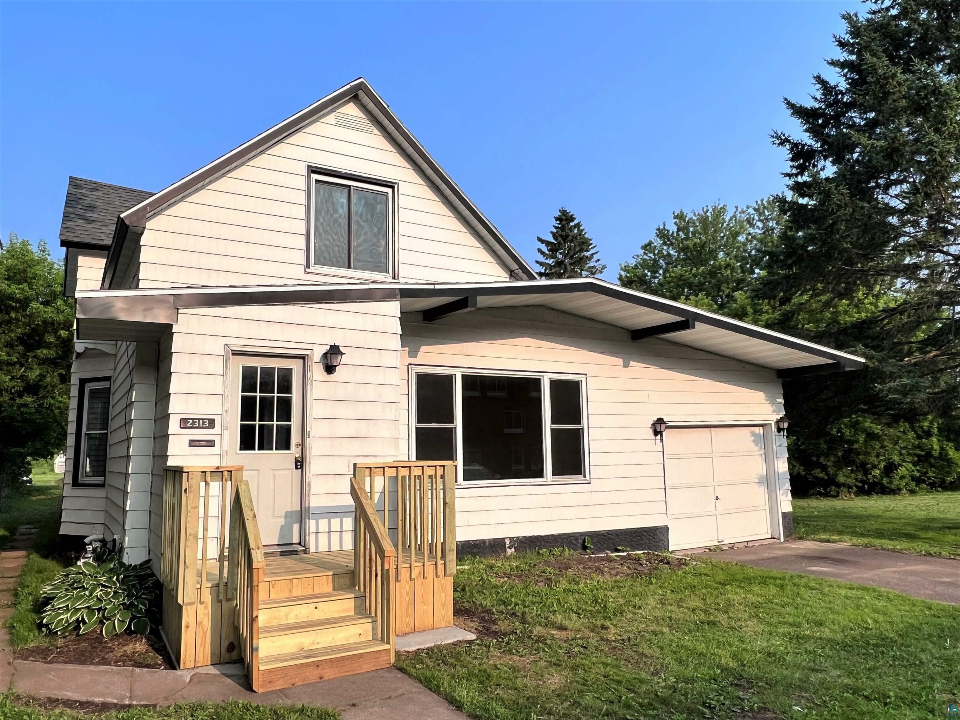 Property Photo:  2313 Oakes Ave  WI 54880 