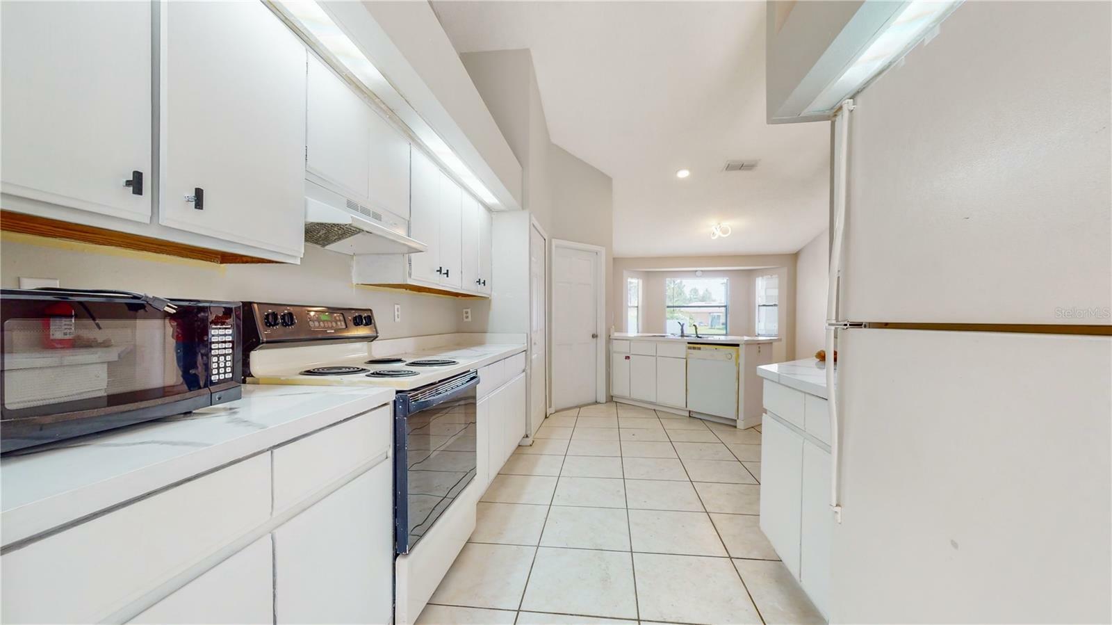 Property Photo:  335 Chelmsford Court  FL 34758 