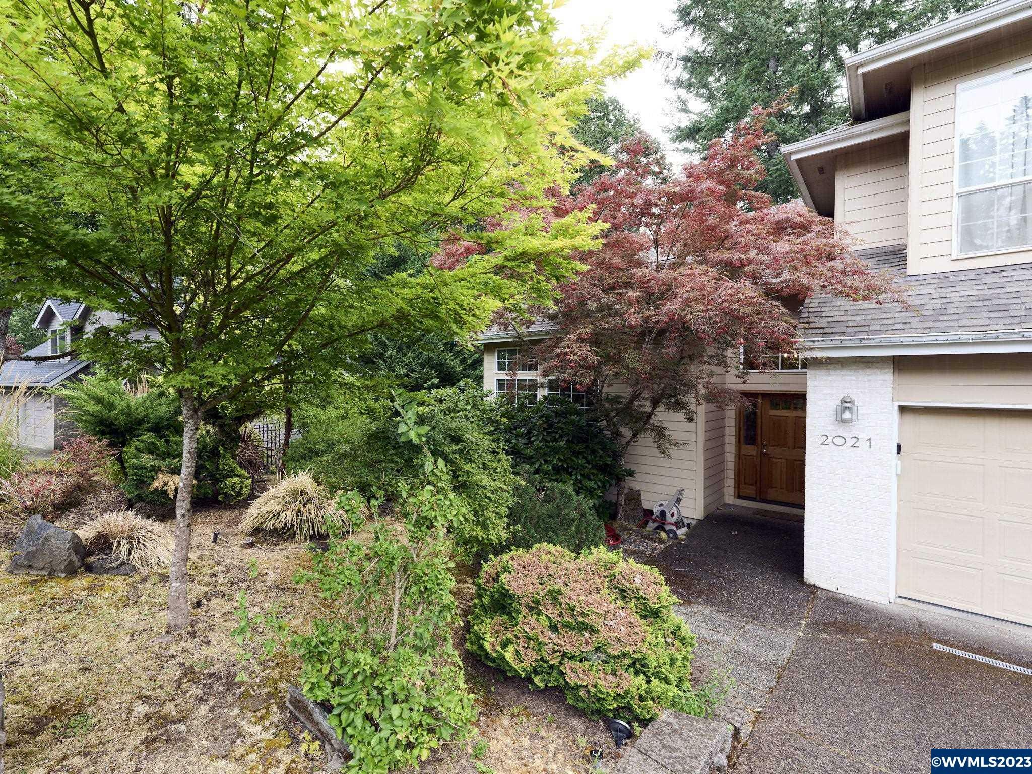 Property Photo:  2021 NW Woodland Dr  OR 97330 