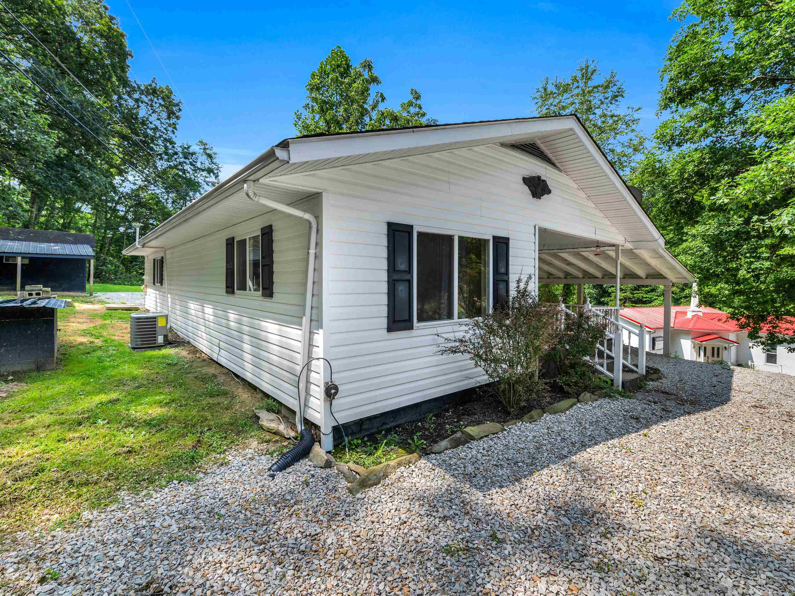 Property Photo: 2283 State Route 784 KY 41175
