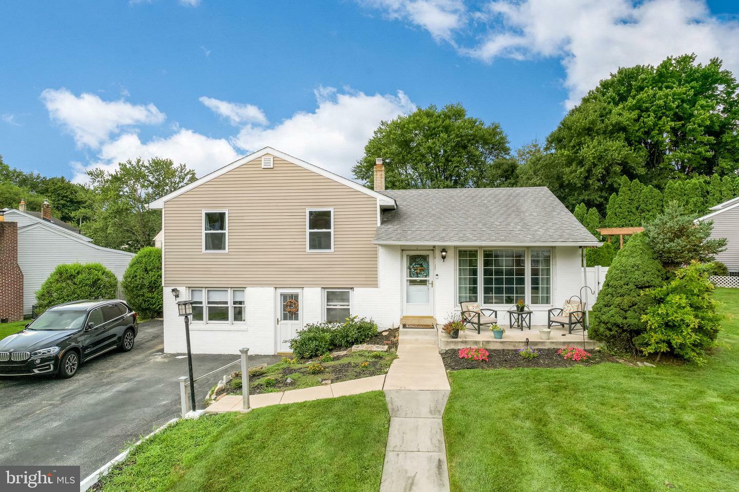 Property Photo: 2232 E Helms Manor PA 19061