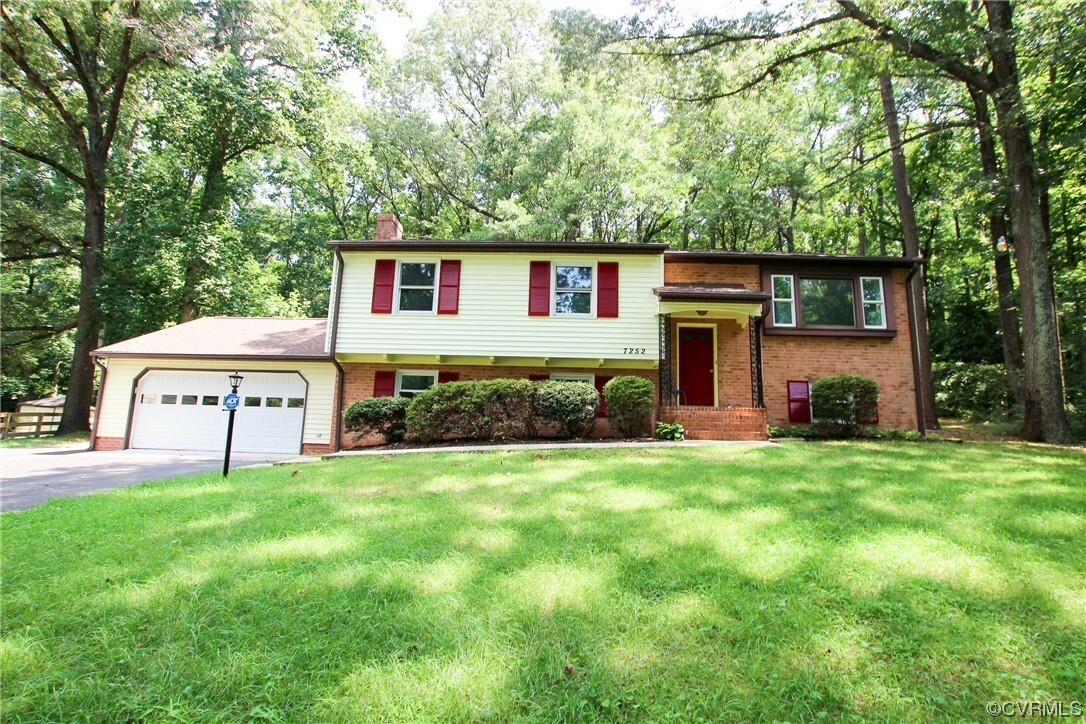 Property Photo: 7252 Hill View Drive VA 23111