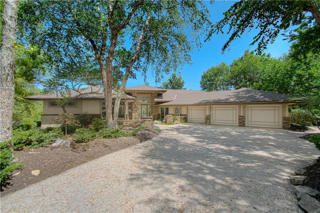Property Photo: 10711 S Oakcrest Lane KS 66061