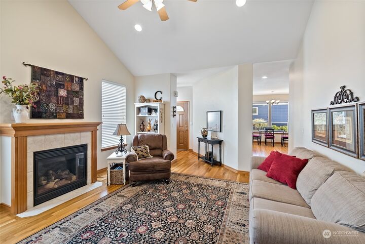 Property Photo:  4129 Palisade Way  WA 98226 