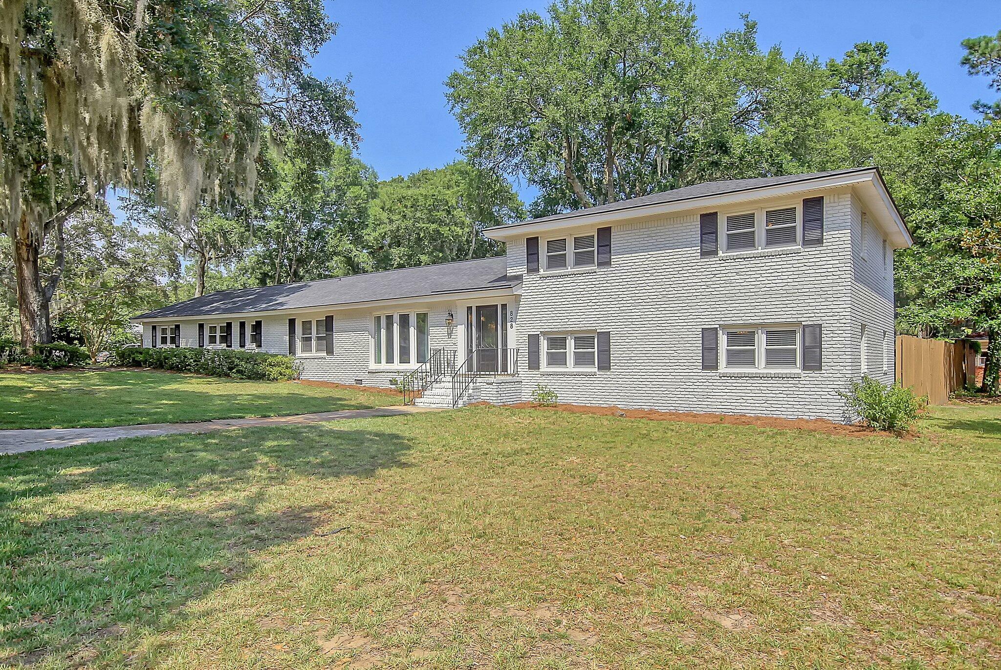 Property Photo:  828 Robert E Lee Boulevard  SC 29412 