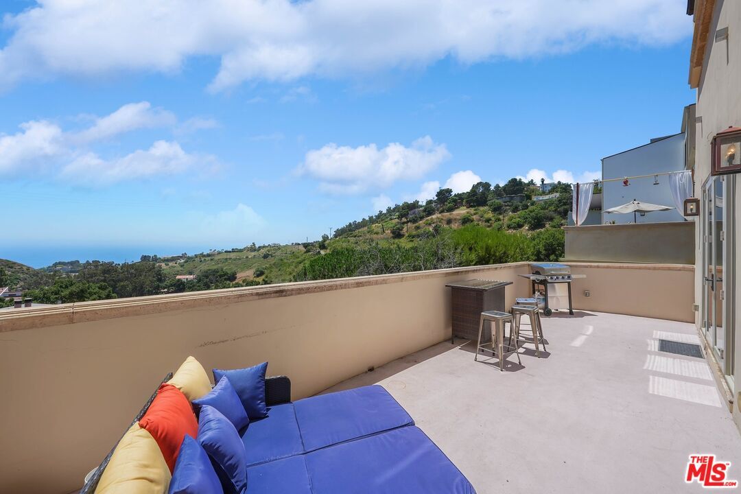 Property Photo:  26608   Ocean View Dr  CA 90265 