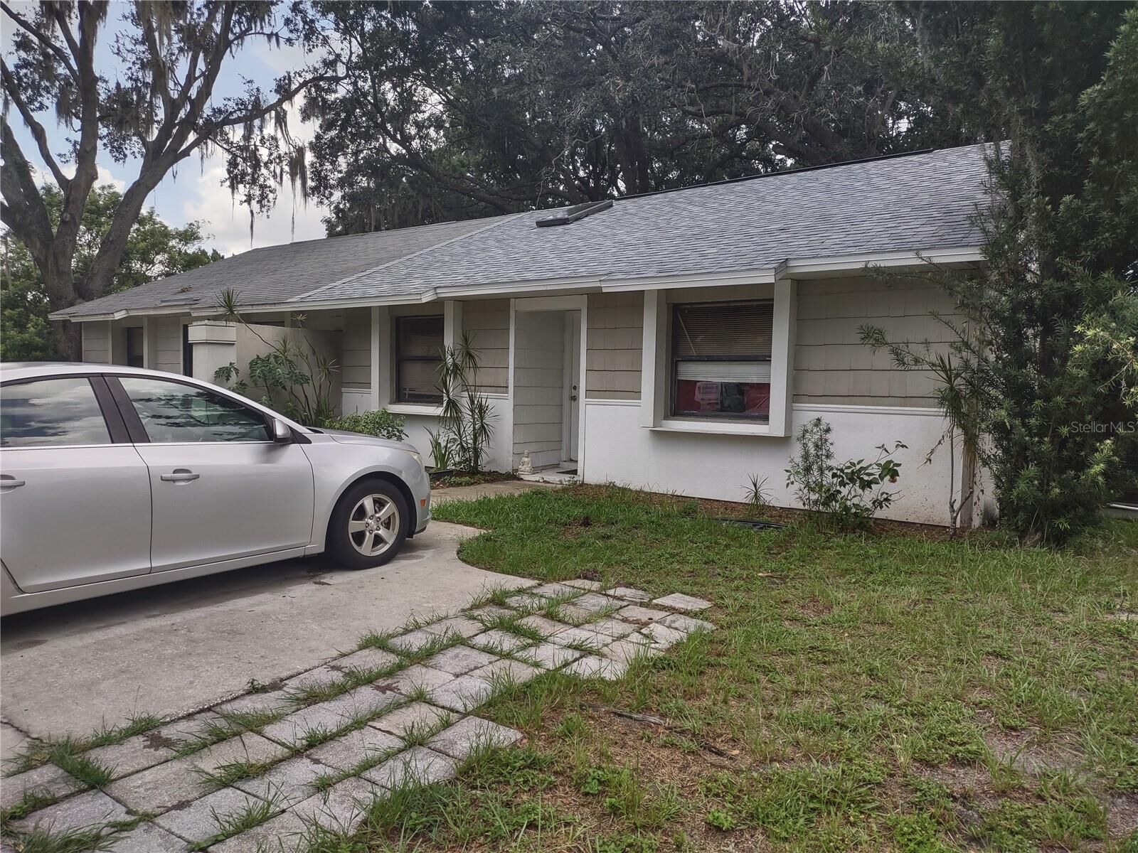 Property Photo:  9943 Burl Way  FL 32817 