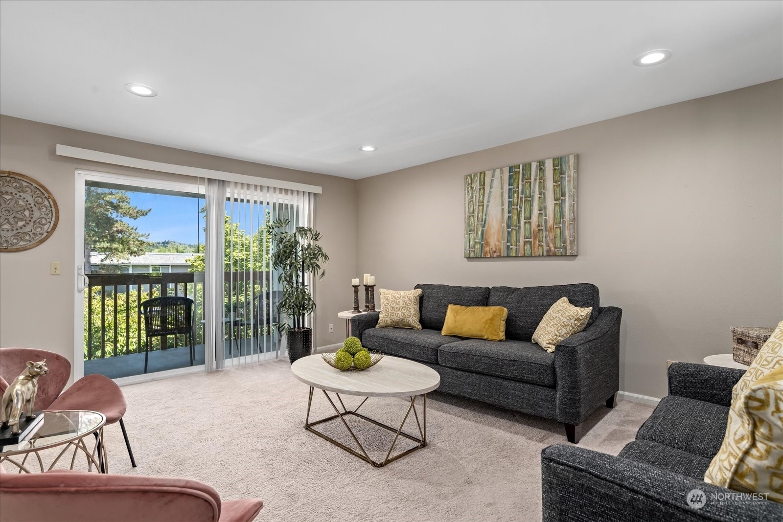 Property Photo: 17305 NE 45th Street 126 WA 98052