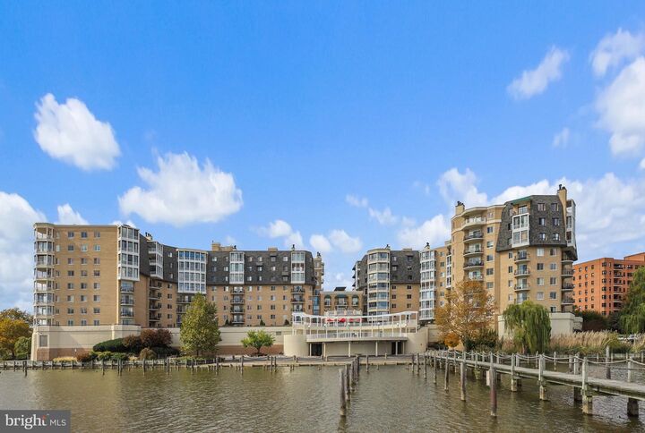 1250 S Washington Street 818  Alexandria VA 22314 photo