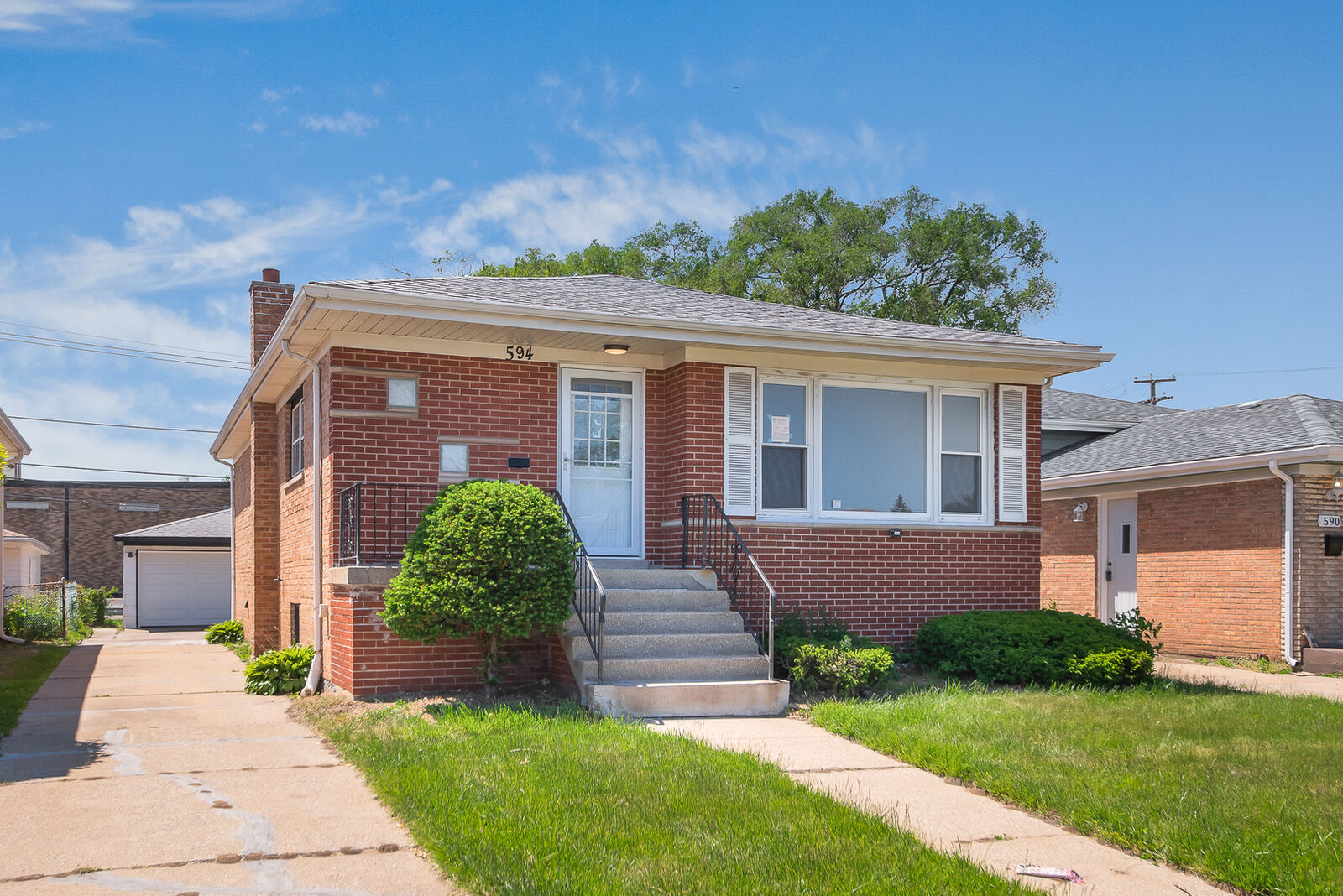 Property Photo:  594 Yates Avenue  IL 60409 