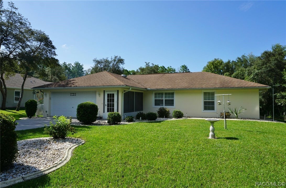 Property Photo:  1294 E Cleveland Street  FL 34442 