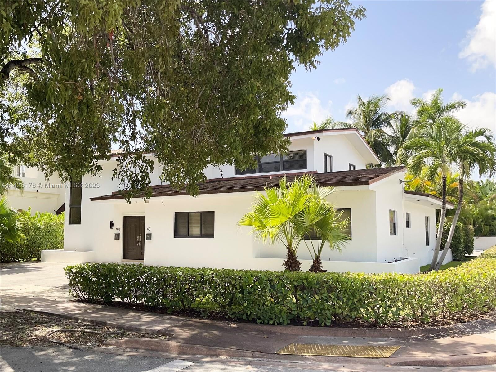 Property Photo: 403 Majorca Ave 403 FL 33134